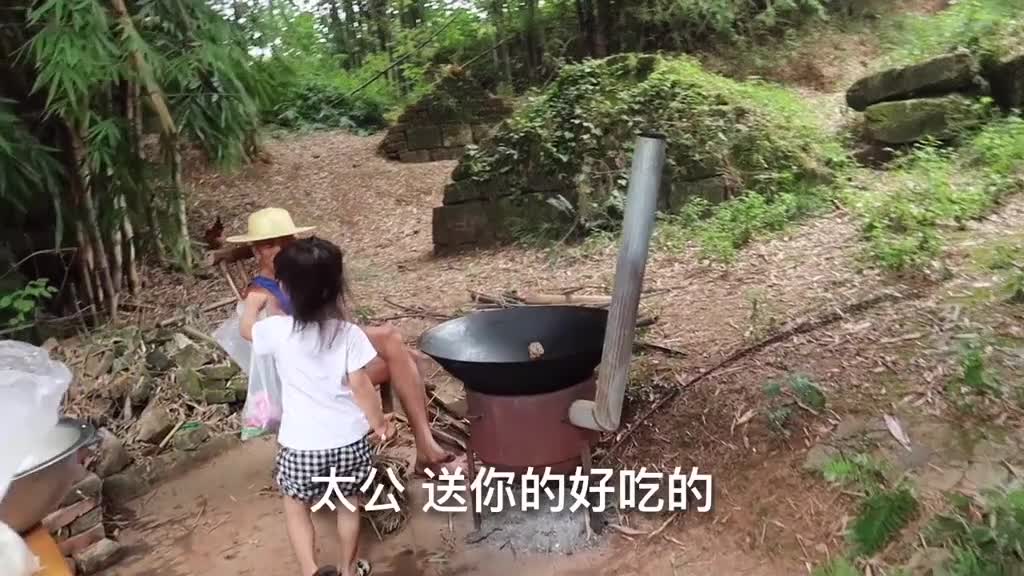 终于学会了只有四川人才敢吃的生爆肥肠光汤就能下3碗饭