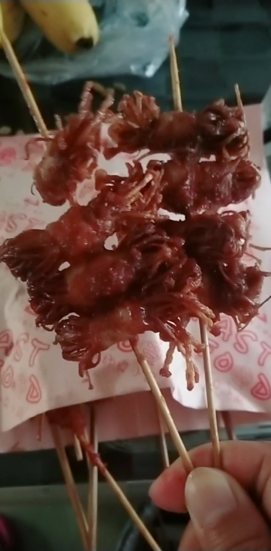 吃完烧烤记得吃香蕉或者梨就可以排毒!