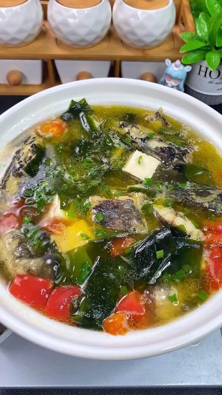 春夏季是孩子长个的时候,我每周都会给他吃两次裙带菜黄骨鱼汤