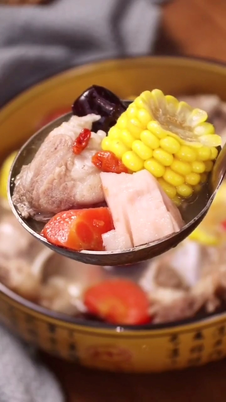 时蔬营养排骨汤   每一滴汤汁都汇聚食材的精华  滋补营养又美味!