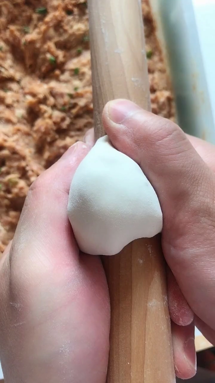 挤饺子手法教程