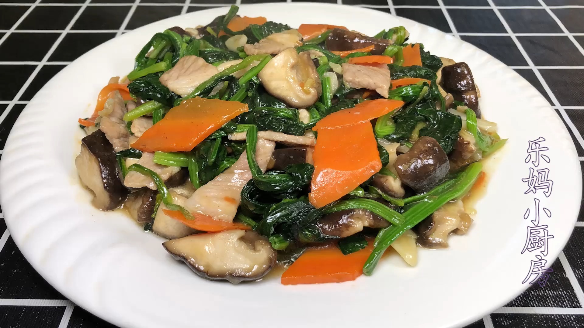 #美食#香菇菠菜这样做,营养丰富又美味,好吃下饭,做法简单老少皆宜