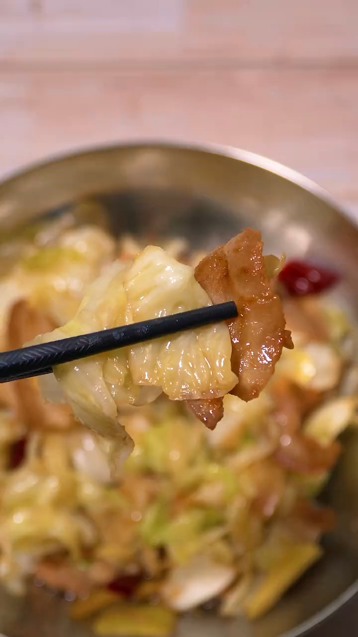 #美食#干锅手撕包菜,特别好吃,家常做法!