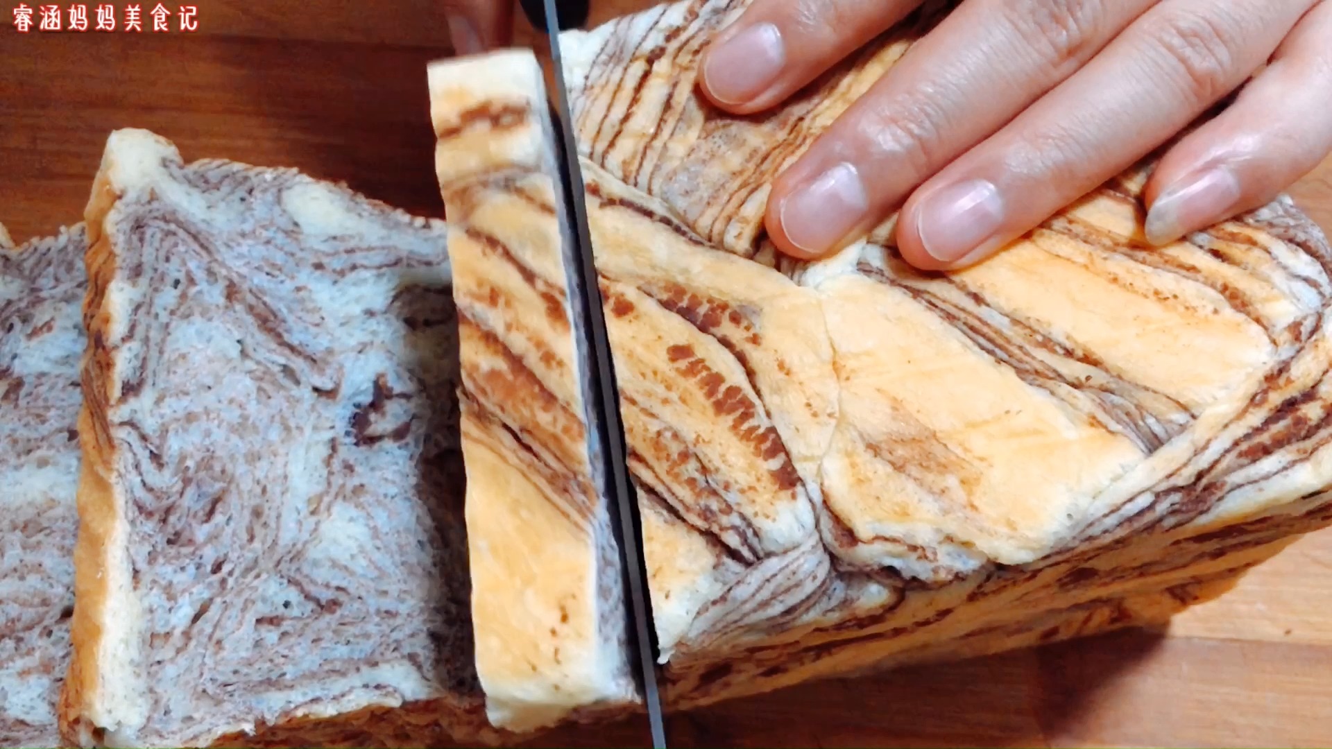 #一点一点学面食#喜欢吃面包,加一碗红豆,炒一炒,折一折,细腻柔软,好吃又好看