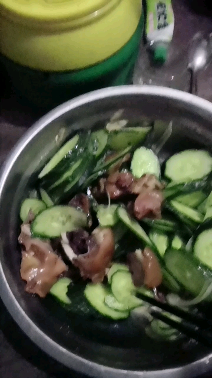 黄瓜拌猪头肉