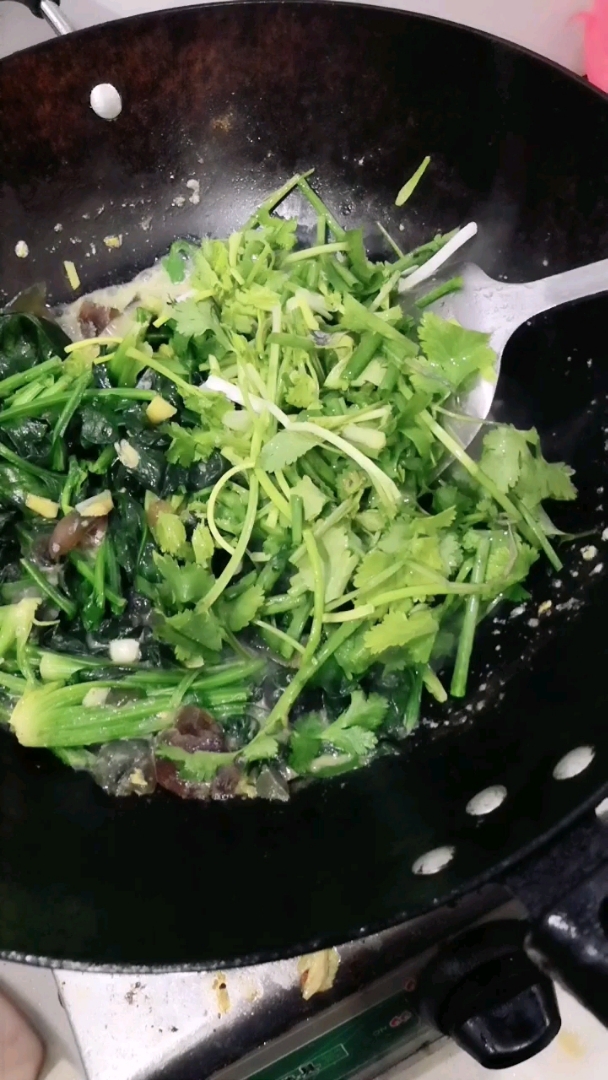 皮蛋炒菠菜