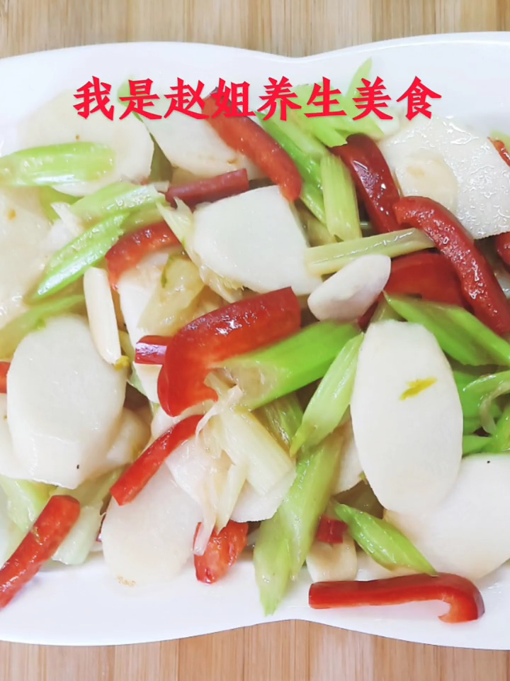 芹菜素炒和什么搭配好