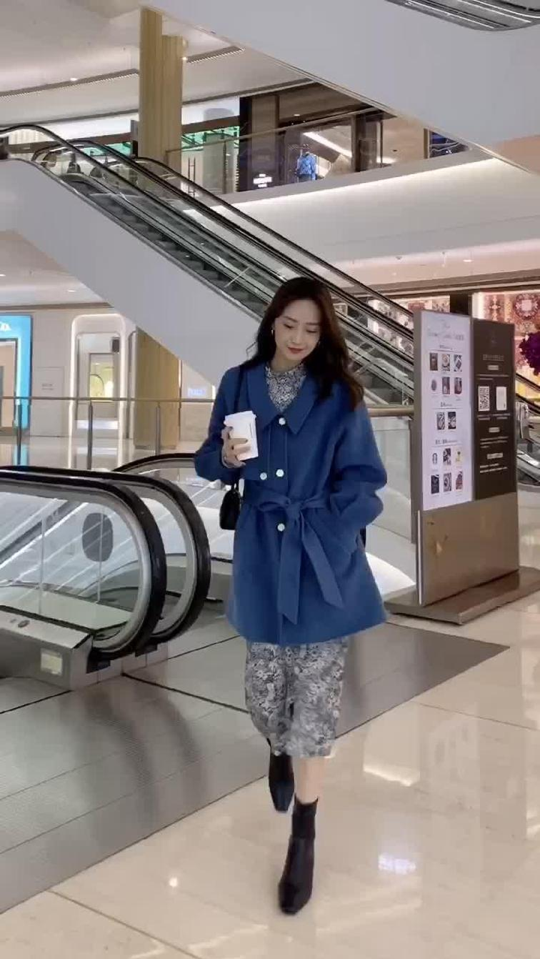 为什么秋天的第一杯奶茶要52块?我就想问一下,是桶装的吗?#秋天的第一杯奶茶#穿