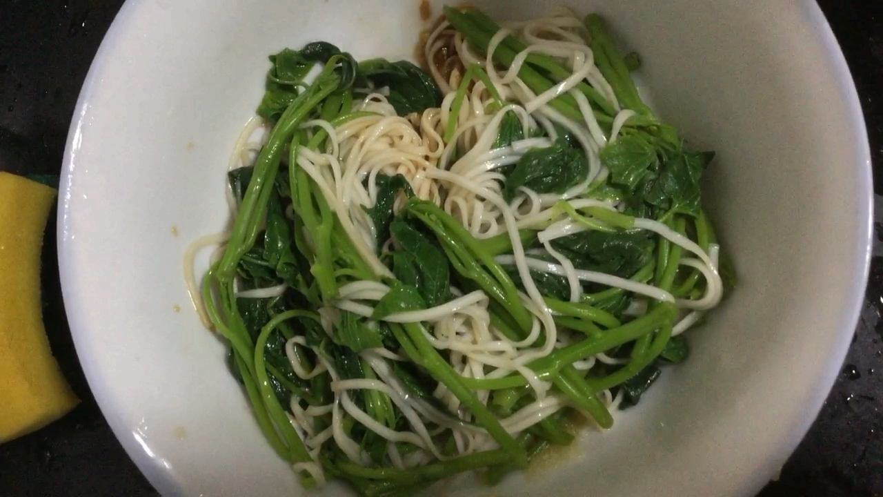速制新鲜的素菜面早餐!做法对吗?