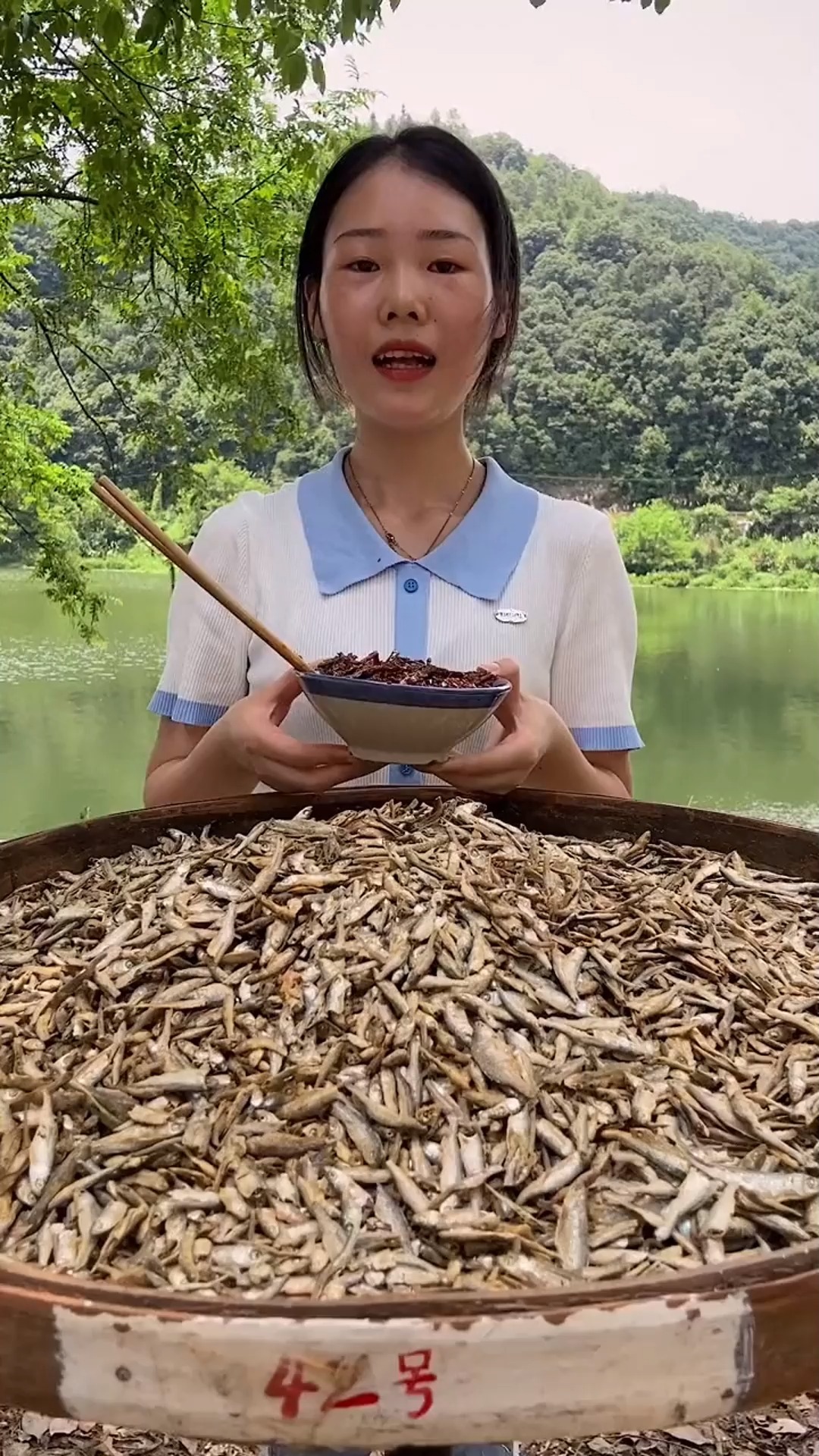 这个比较辣 不能吃辣的别尝试哦 湖南的柴火鱼 又香又辣 很适合拿来拌饭拌面吃