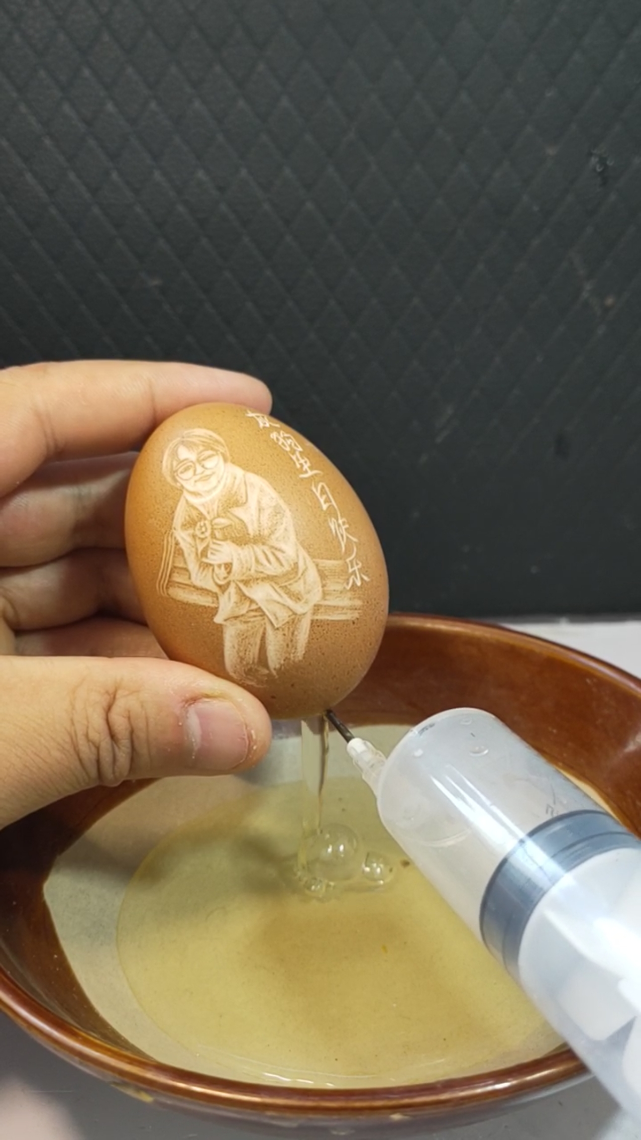 鸡蛋壳可以做成工艺品,震惊世界