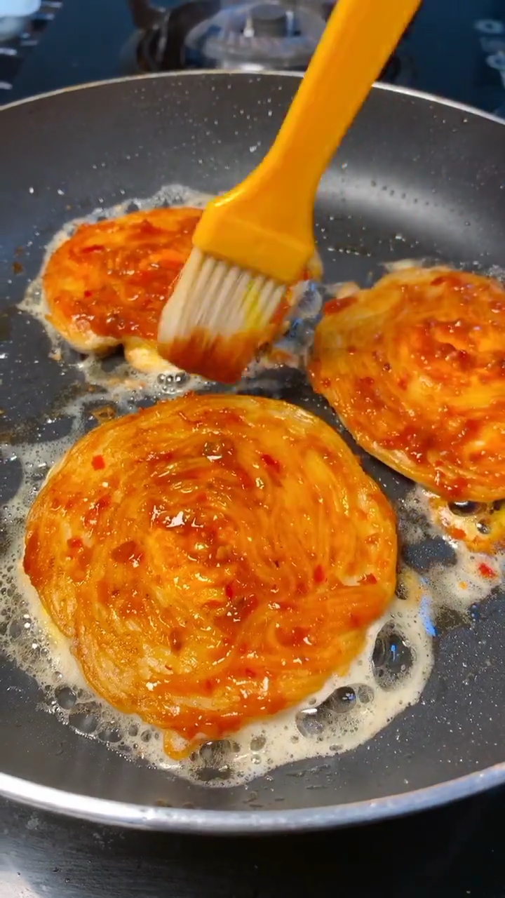 #家乡特色美食#煎鸡蛋挂面