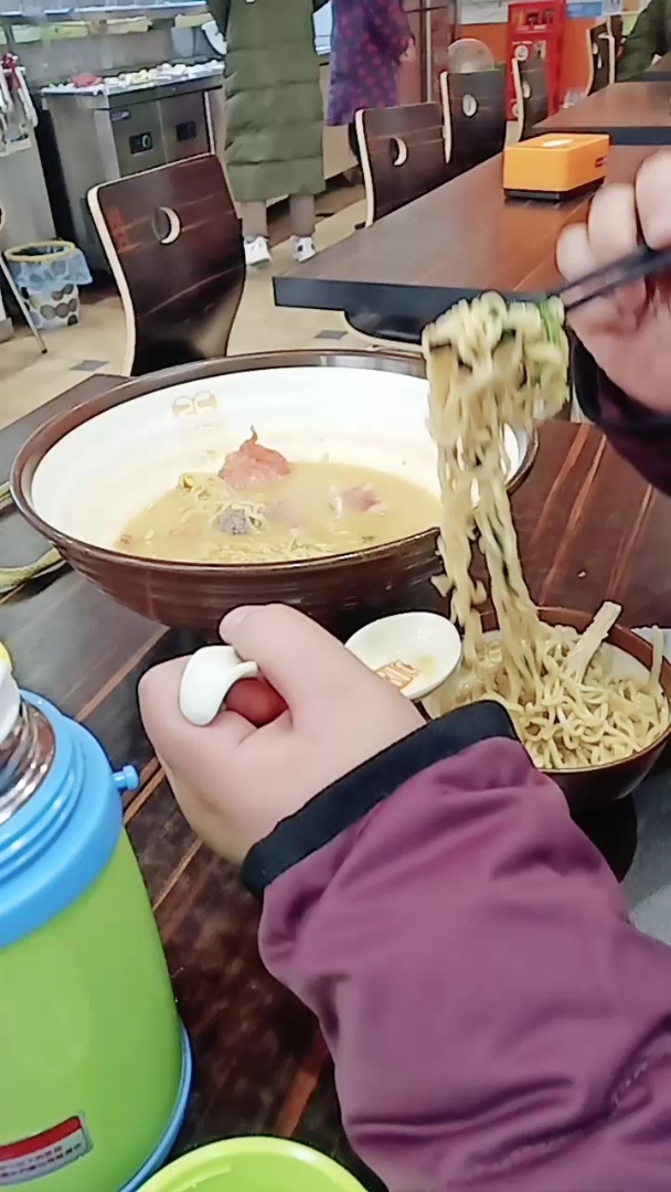 这个张亮麻辣烫怎么这么好吃我儿子吃的那叫一个香