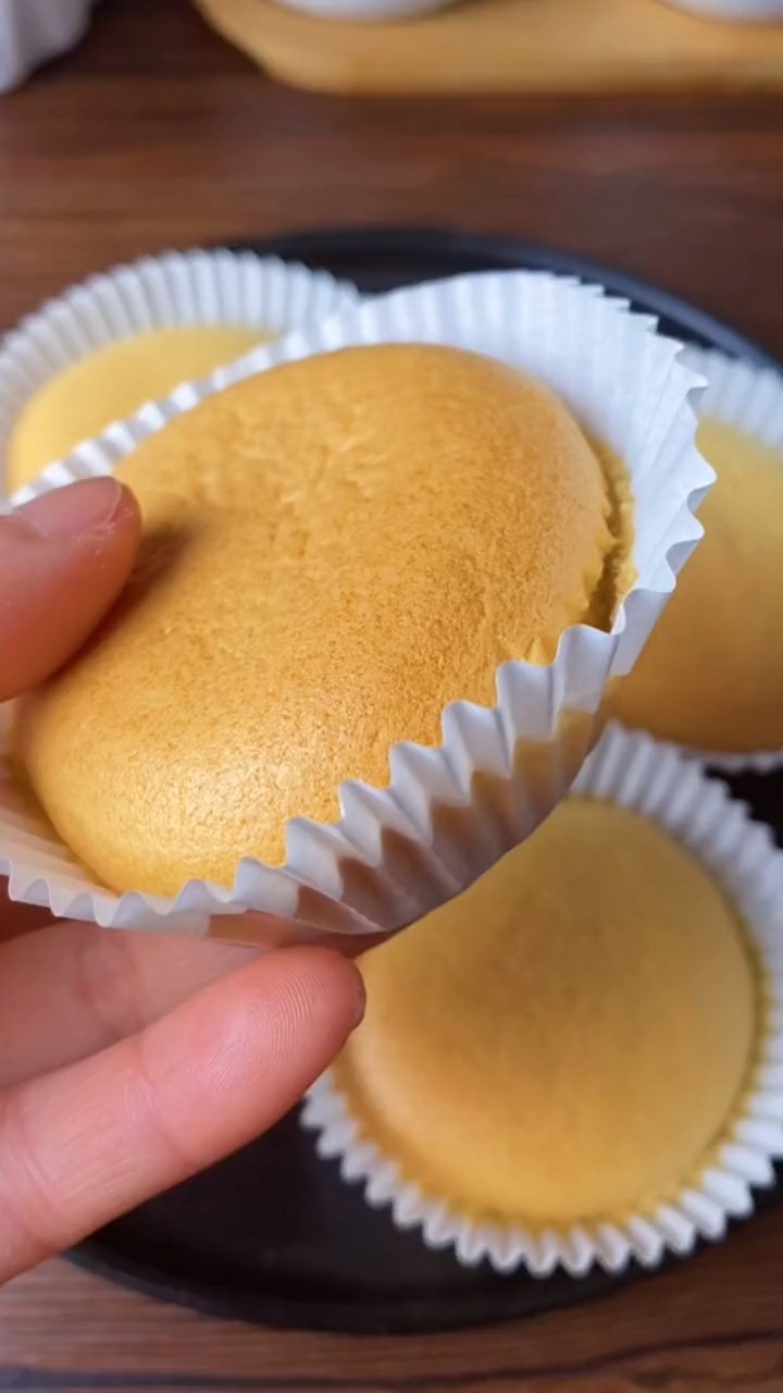 纸杯蛋糕,可以根据自己家烤箱调整温度