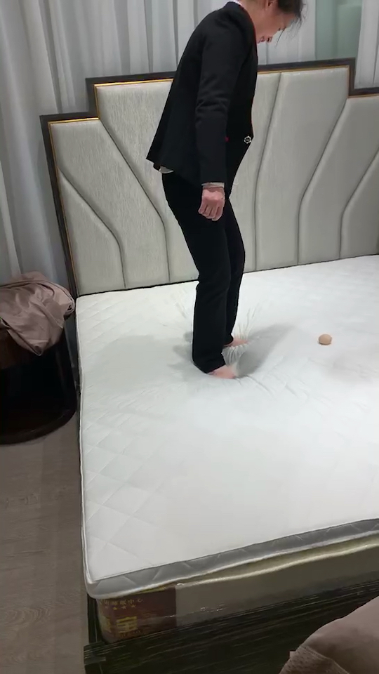 鸡蛋怎么踩不烂