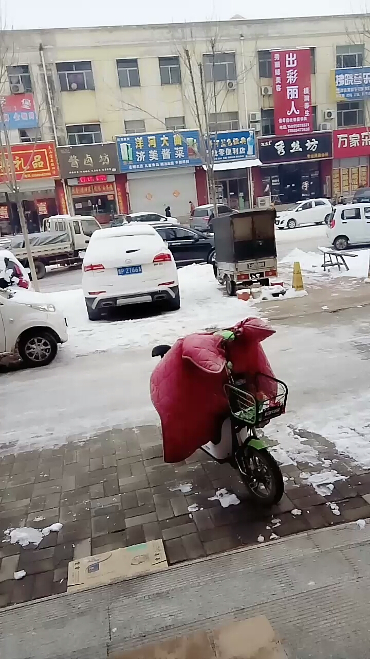 友情提示:道路结冰,无论您开车!骑车还是步行,请注意安全! 