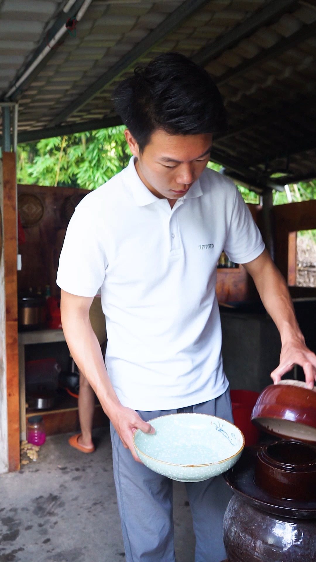 #美食#自家腌的老坛酸菜配上Q弹劲道的米粉，这一大碗酸爽香辣又开胃的酸菜牛肉粉，你不想吃