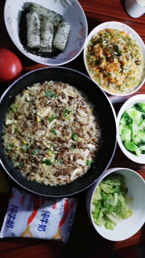 #贴秋膘#皮蛋瘦肉粥和菜粥两大粥,加上青菜,生菜,山药,出锅了!