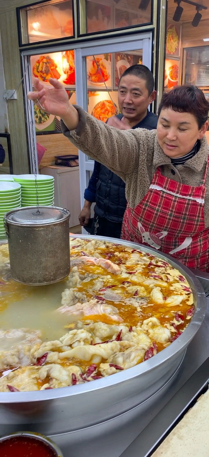 家庭版配方;羊肉500克羊骨750克羊油50克陈皮5克草果1个良姜9.8克白芷4
