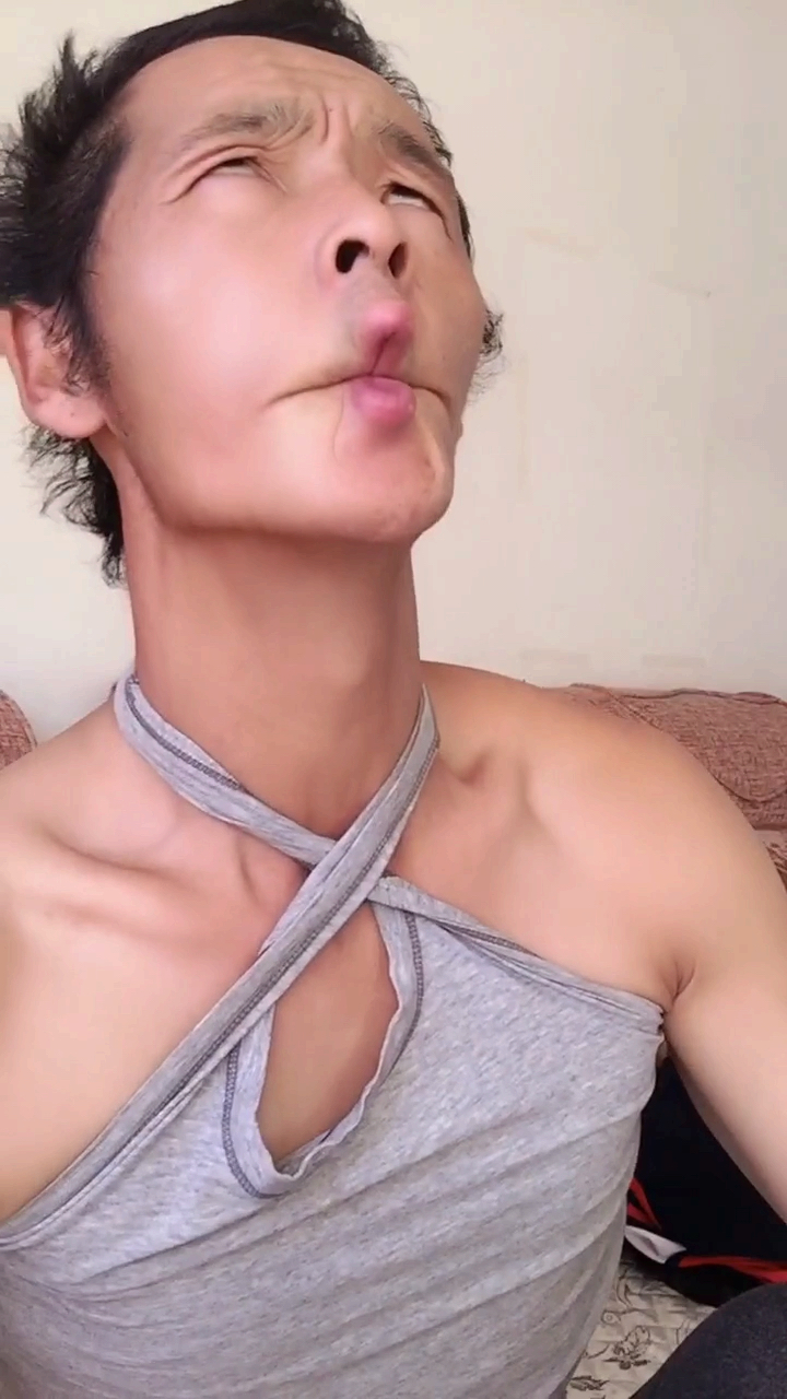 #沙雕#大公鸡打鸣时就是这个表情