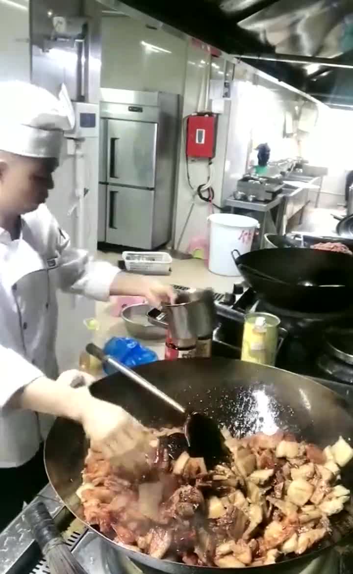 五星级酒店大厨做菜,从调料开始都是亲自过手,怪不得那么好吃!