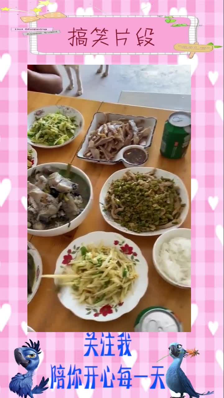 农村里的生活条件就是如此啦只要你不嫌我家寒酸我请你来我家吃家常饭菜秭归,搞笑段子