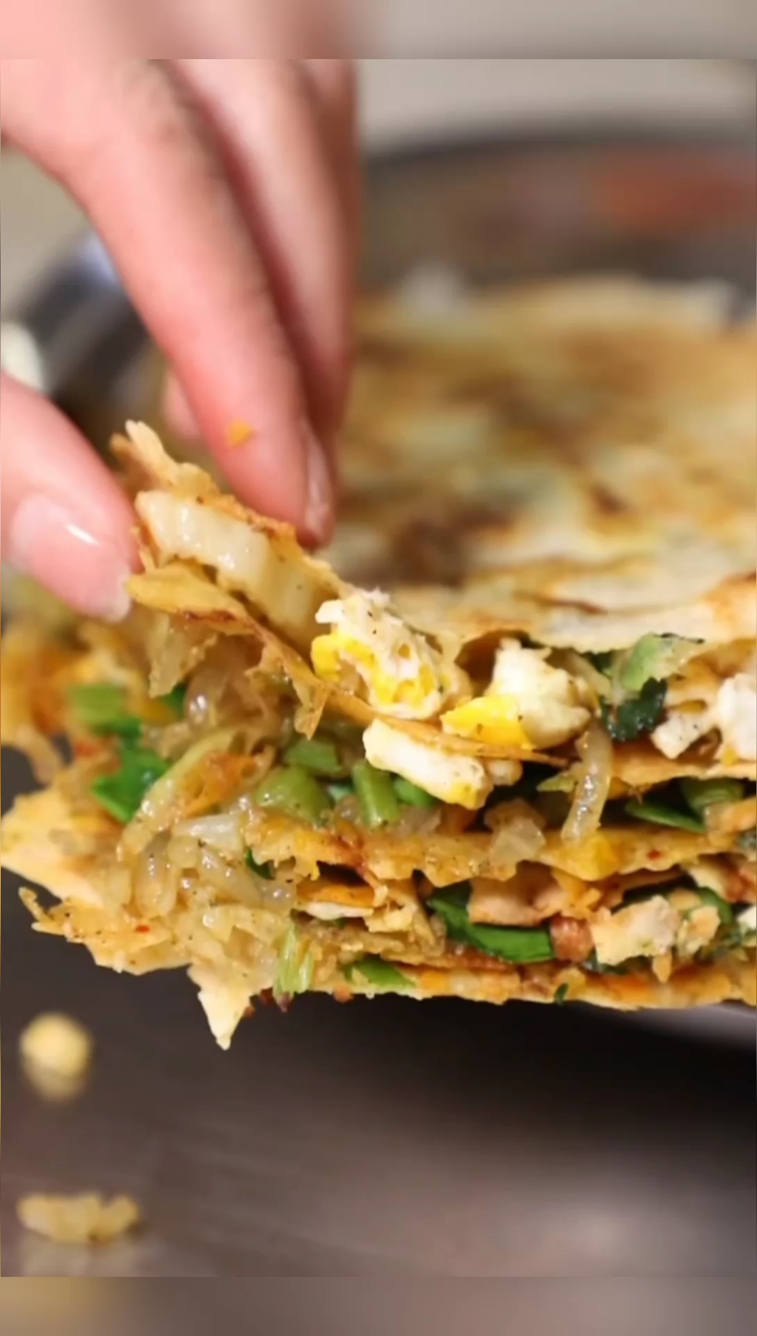 大滕州的菜煎饼就是火爆,外出的游子们回家都会去吃的大滕州的味道