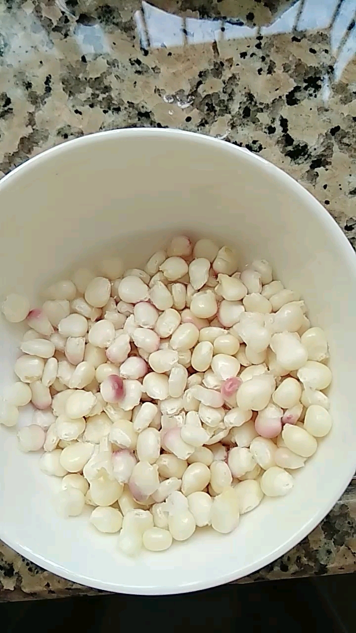 玉米粒青菜瘦肉粥,宝宝粥做好啦!