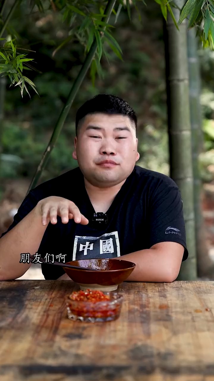 不能吃辣的千万别吃这个湖南辣椒酱 太辣了!#辣椒酱 #湖南辣椒酱 #农家美食 #