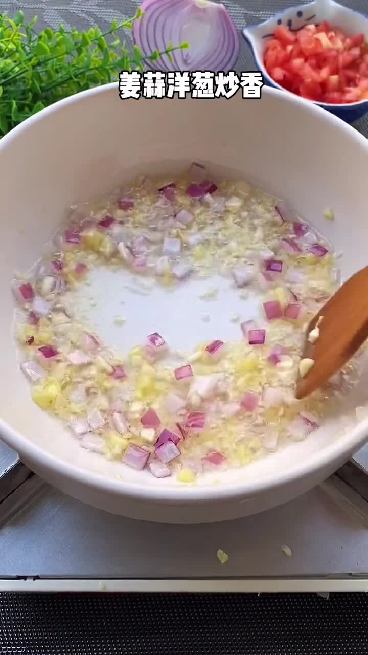 天气热不想吃饭,做个番茄酸汤肥牛,有菜有肉还有汤喝