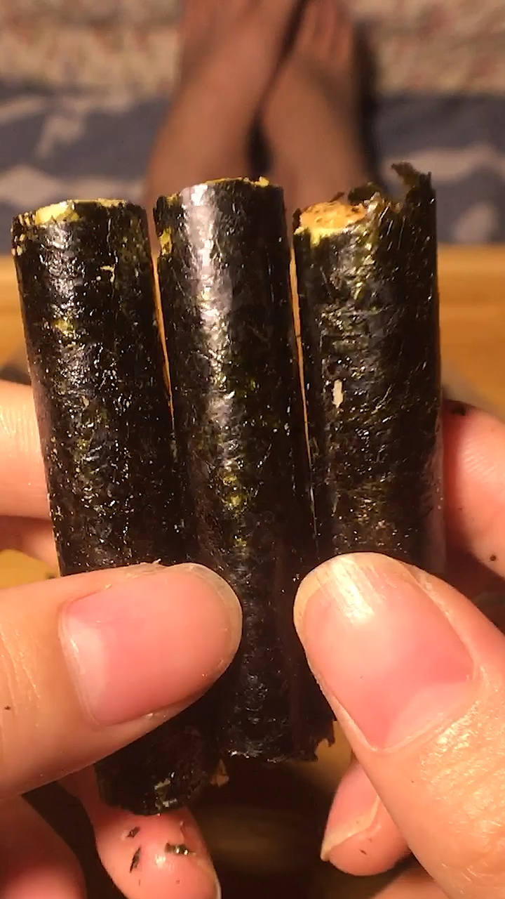 #深夜食堂#夹心海苔卷炒鸡好吃了，咸咸的。孕妇和孩子都可以吃哦