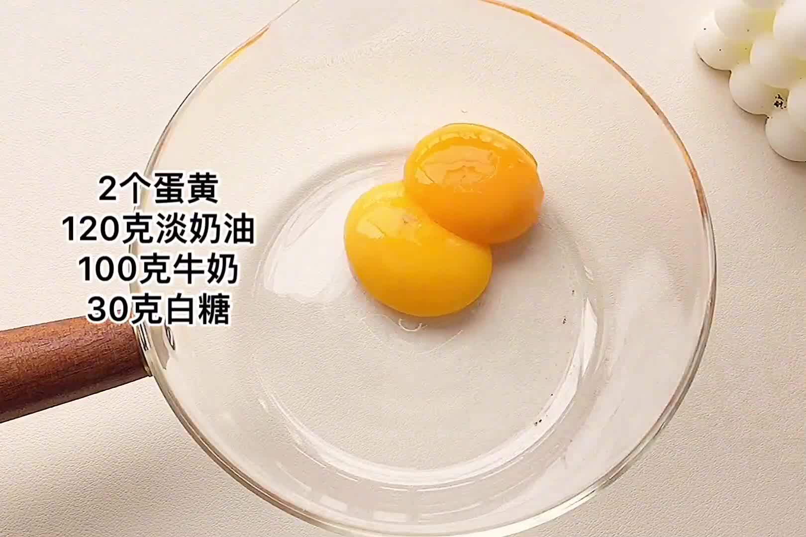 香甜的黄桃搭配奶香浓郁的蛋挞和蛋糕,做法简单,好看又好吃