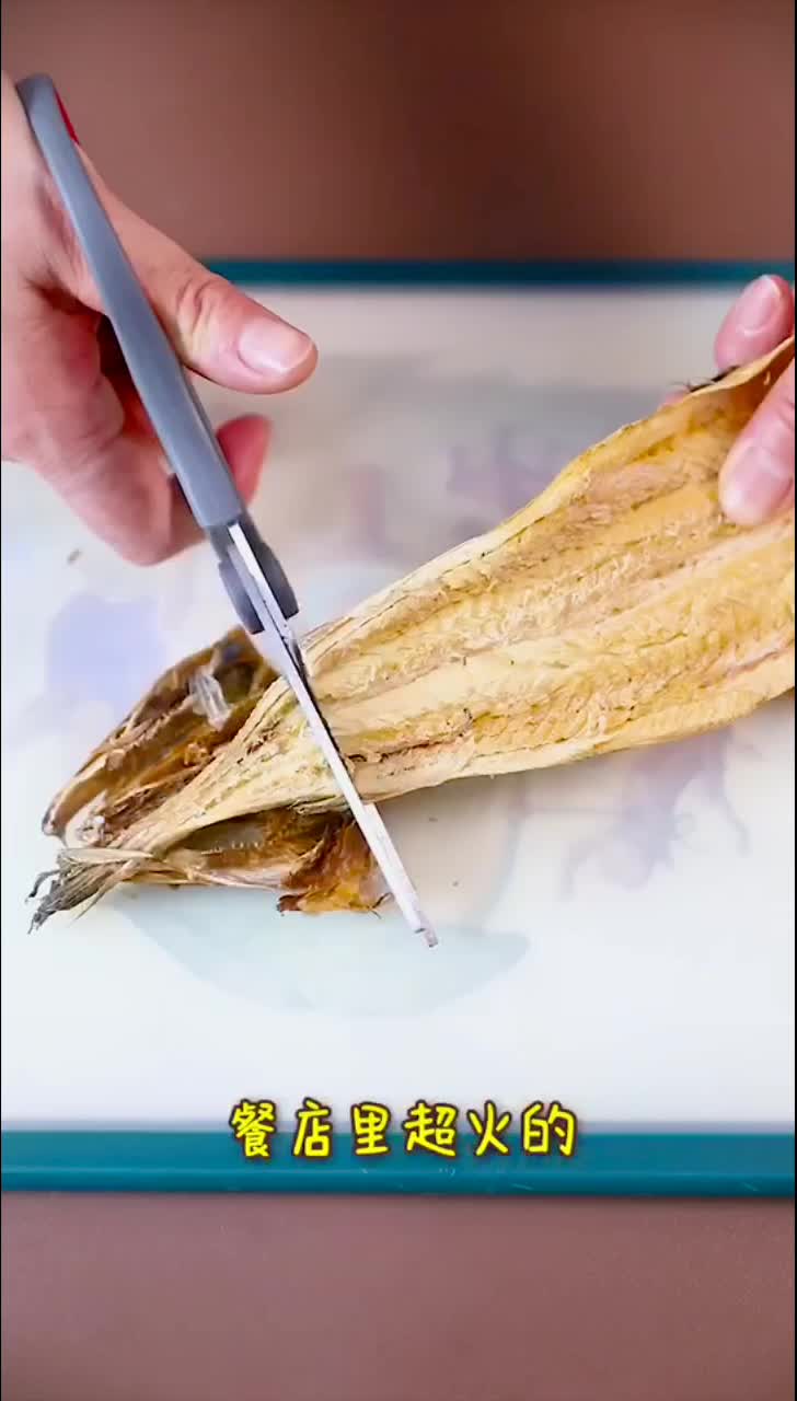 韩餐店的煎明太鱼吃过一次忘不掉,终于自己在家也研究出来了,味道一模一样!