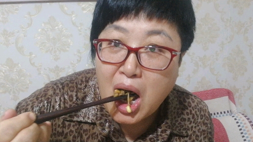 #新城市新生活#东北家常菜炒黄豆芽简单好做营养丰富,看看潘姐做的怎么样