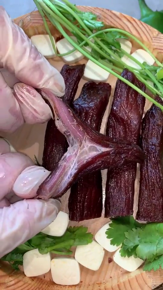 阿爸做的正宗内蒙古手撕牛肉干!喜欢的朋友可以支持一下吗?