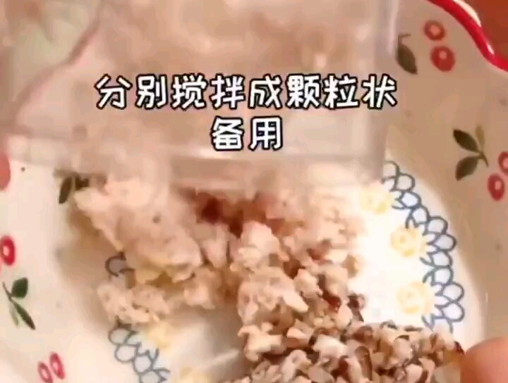 粥是宝宝辅食道路必不可少的,做法千万种,宝宝8月香菇鸡肉粥,补铁补锌