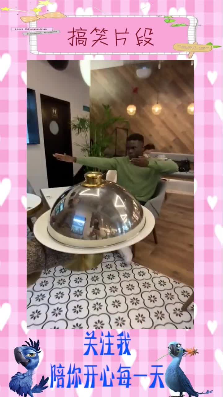 搞笑歪果仁儿,外国人吃鸭子的喉管,一开始是拒绝的,后来真香!,搞笑视频