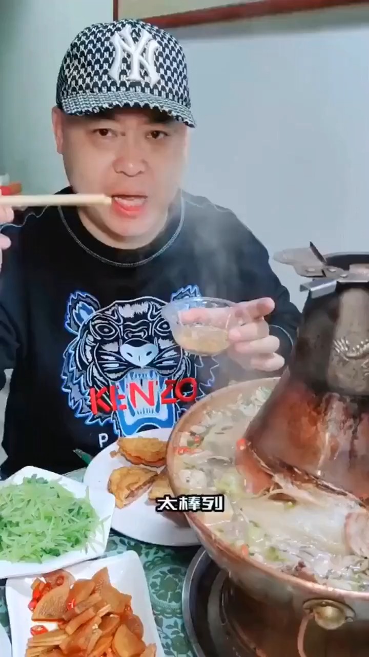清真什锦火锅店,羊肉锅蘸着蒜泥吃,原汁原味的孕妇都跑不掉