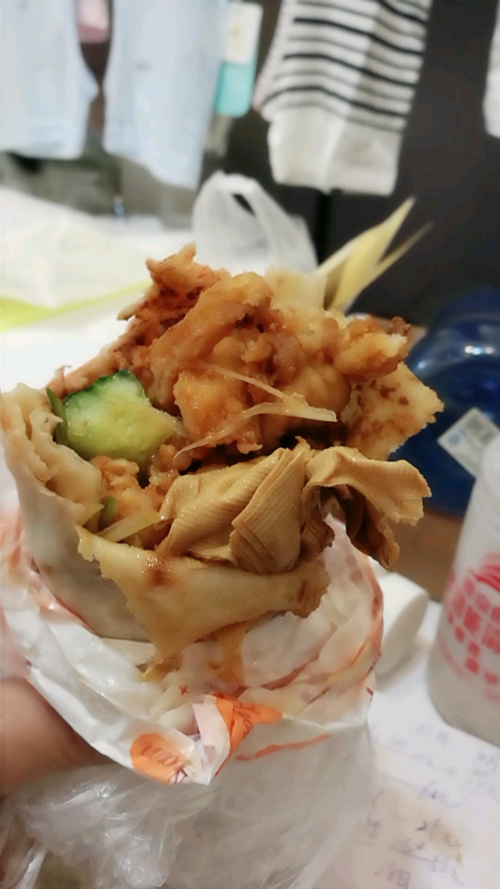 饿啦!来个鸡柳夹饼