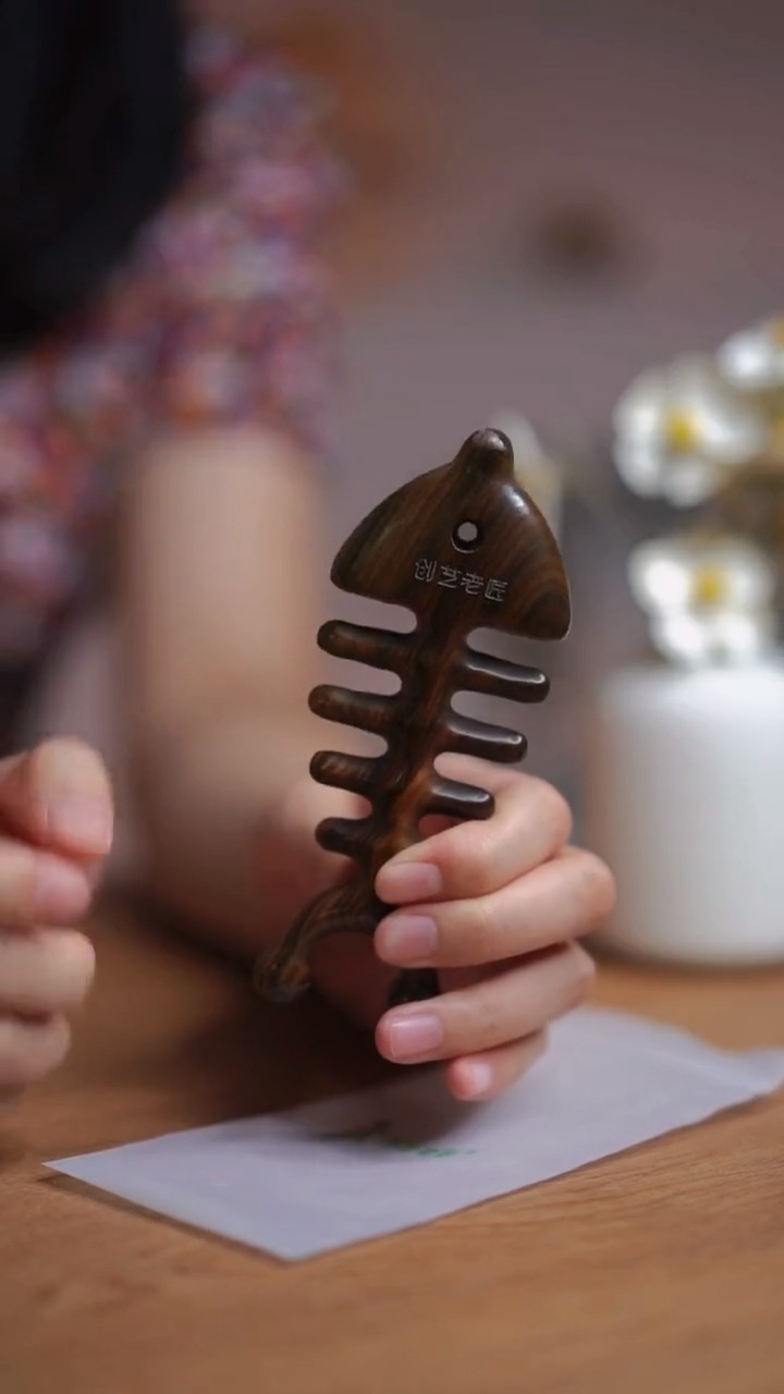 #健康养生#鱼骨梳使用的正确打开方式#木梳#沉浸式#