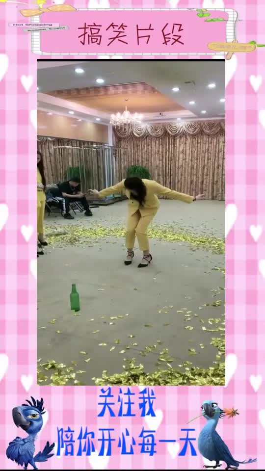 母鸡下蛋惩罚小姐姐,都想好要整你的节目了,你怎么不给面子呢搞笑视频