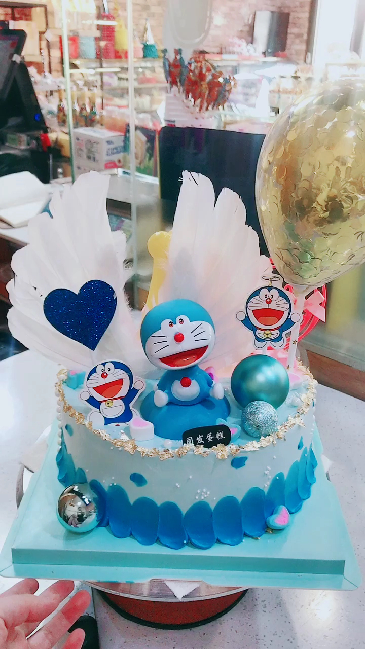 两个小朋友同一天过生日,设计一款双面蛋糕