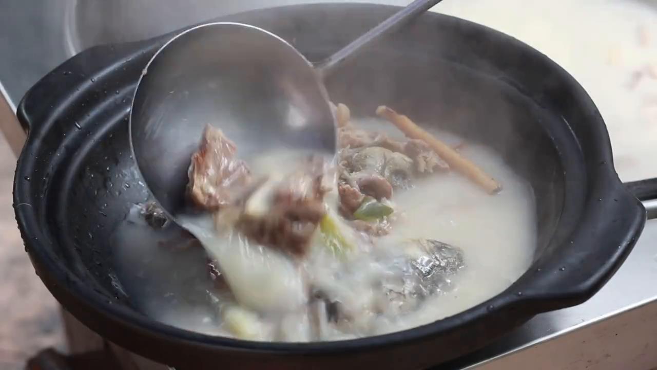 天冷了阿米教你“鱼羊鲜”家常做法,羊肉无膻有技巧,汤太鲜了 #美食趣胃计划  #我和我的家