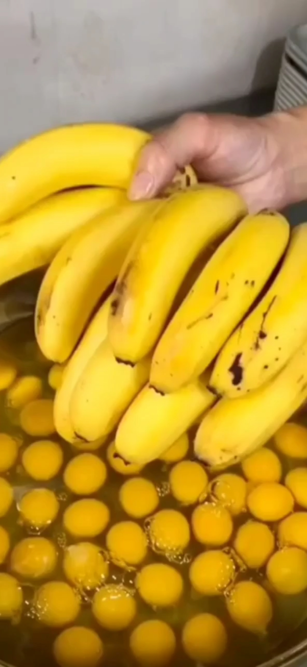 #美食#香蕉1斤 牛奶一斤 鸡蛋3.2斤 糖2斤 面粉2.6斤 蛋糕油40g 泡打粉20