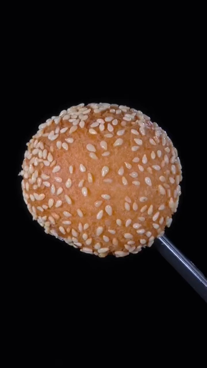 #美食#把牛奶加入麻球中,出锅瞬间变成一道美食,奶香浓郁。