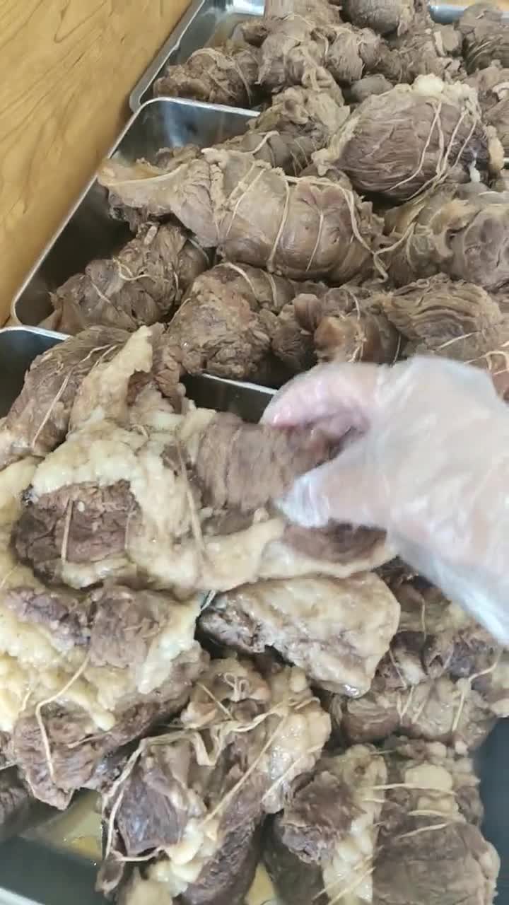 牛肉煮熟后才会分类,最差的肥肉价格更高,瘦肉比猪肉还便宜!