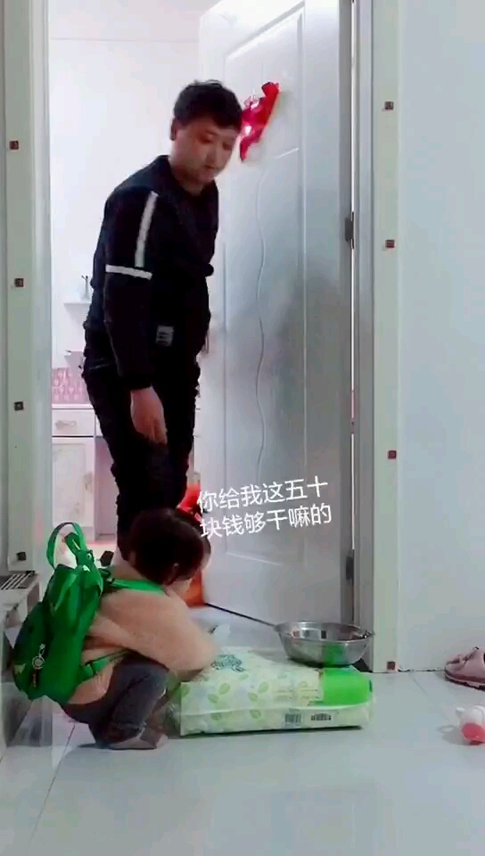 闺女呀别怪爸爸,这么久不赚钱了真的养不起你了