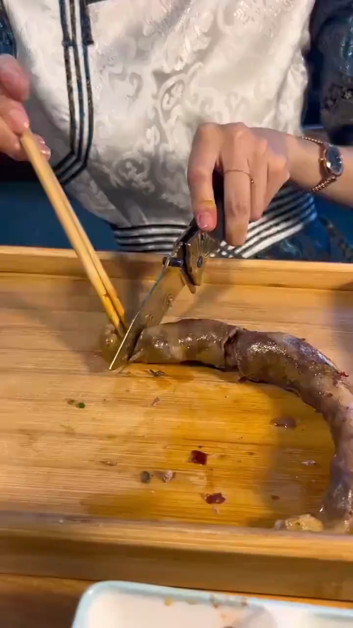 内蒙小姨发来一段视频,看到她们炖的肚包肉,我知道有口福了!
