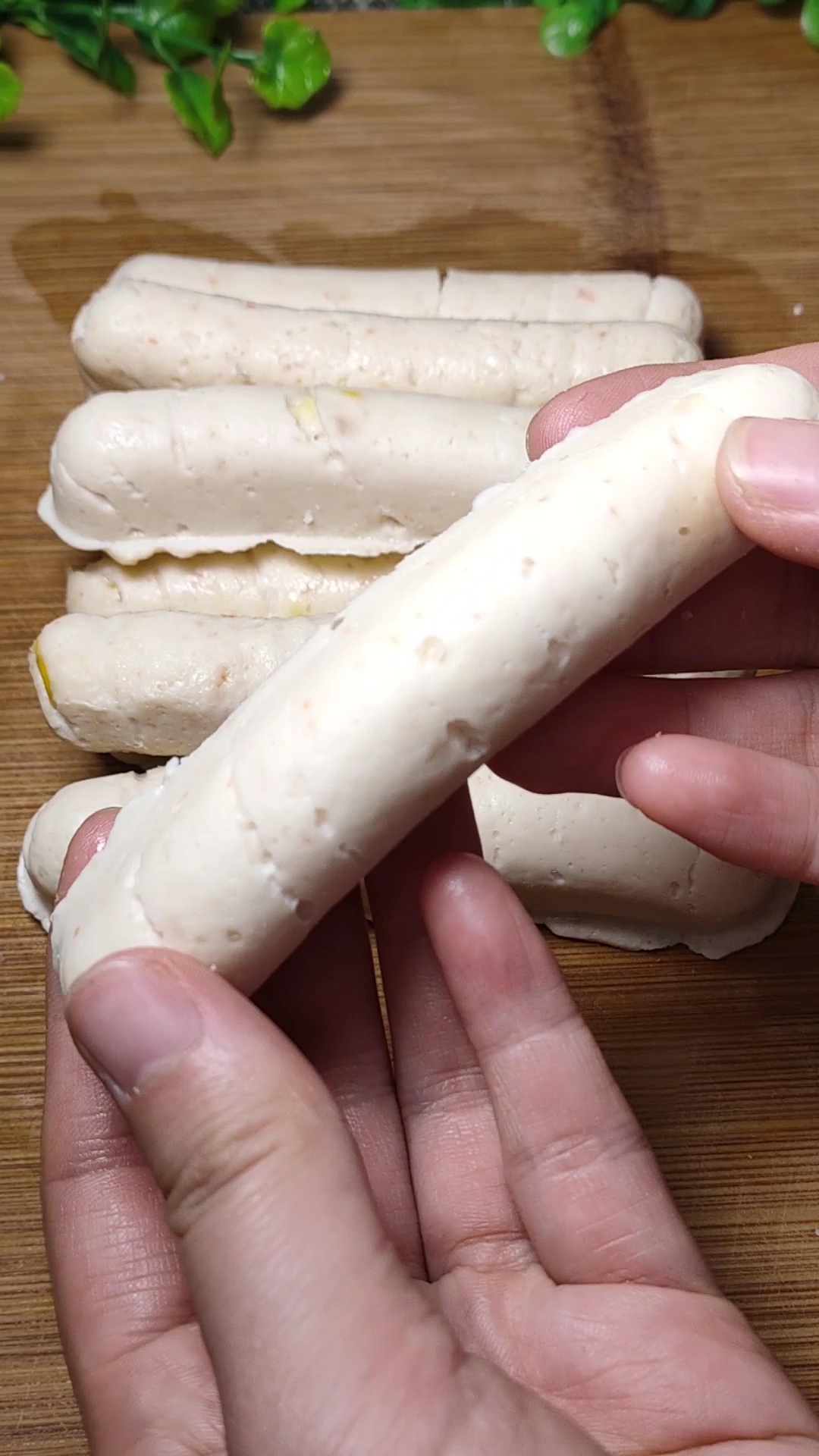 #我的秘密食谱#不要再去超市买儿童肠了,教你在家做,大小宝宝都爱吃的鸡肉玉米肠,好吃营养又