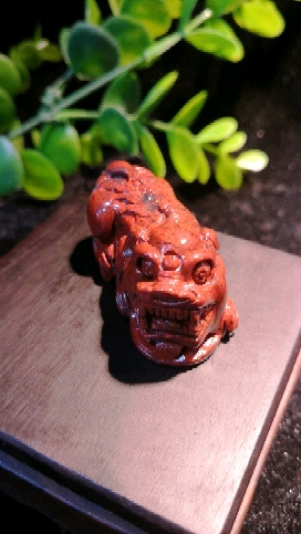 鸡血玉小挂件,招财进宝,逢凶化吉